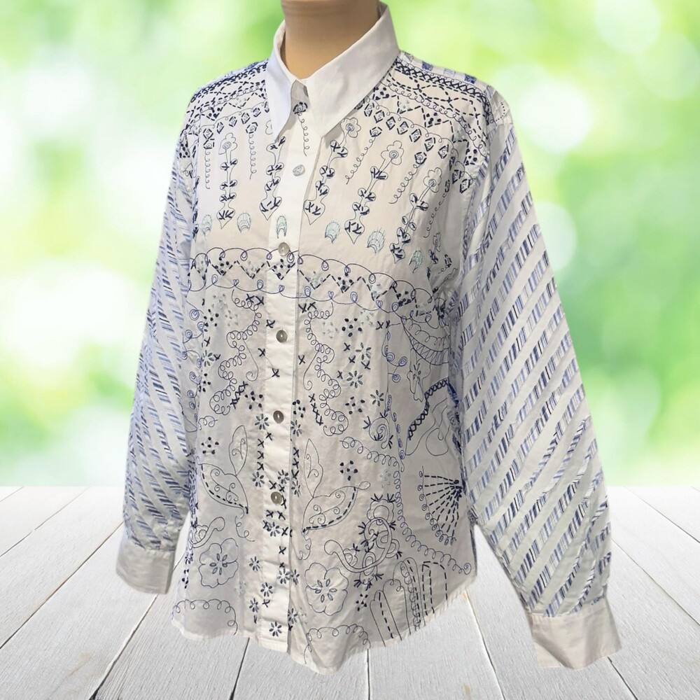 Vintage CHICOS Hand Embroidered Shirt Bias Strip Applique White Blue Size 2 (L)